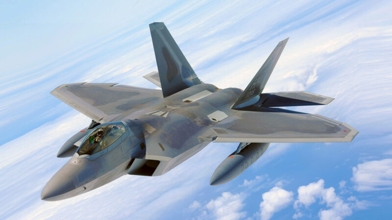 Aviões de caça cruzam a Síria