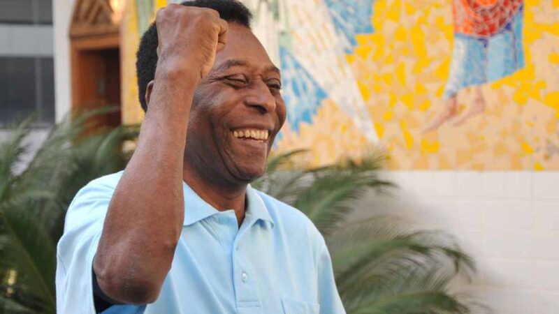 Pelé recebe alta do hospital Albert Einstein