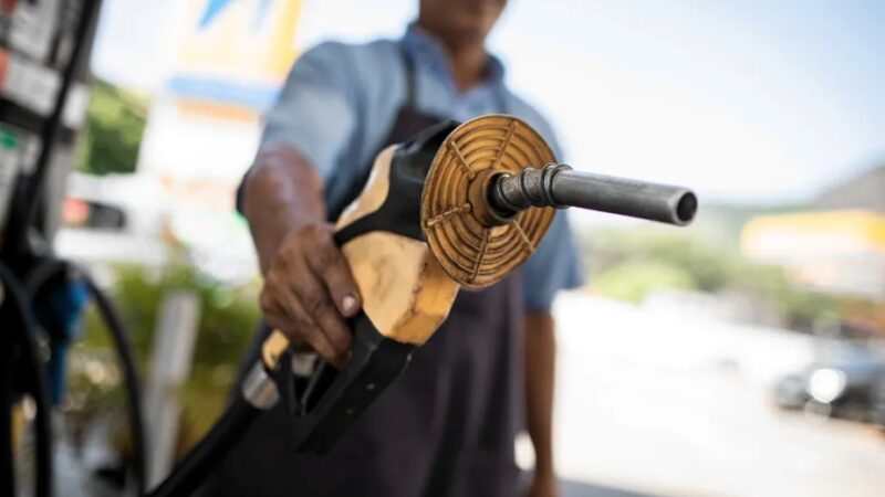 Petrobras reduz preço do diesel em 5,78% a partir desta terça