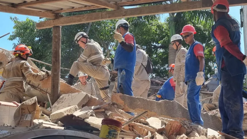 Mulher morre após prédio desabar em Vila Velha