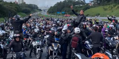 Presidente Bolsonaro participa de motociata em SP