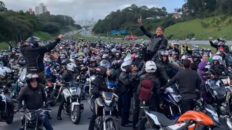 Presidente Bolsonaro participa de motociata em SP