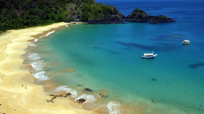 Fernando de Noronha deixa de exigir testes de covid-19 para turistas