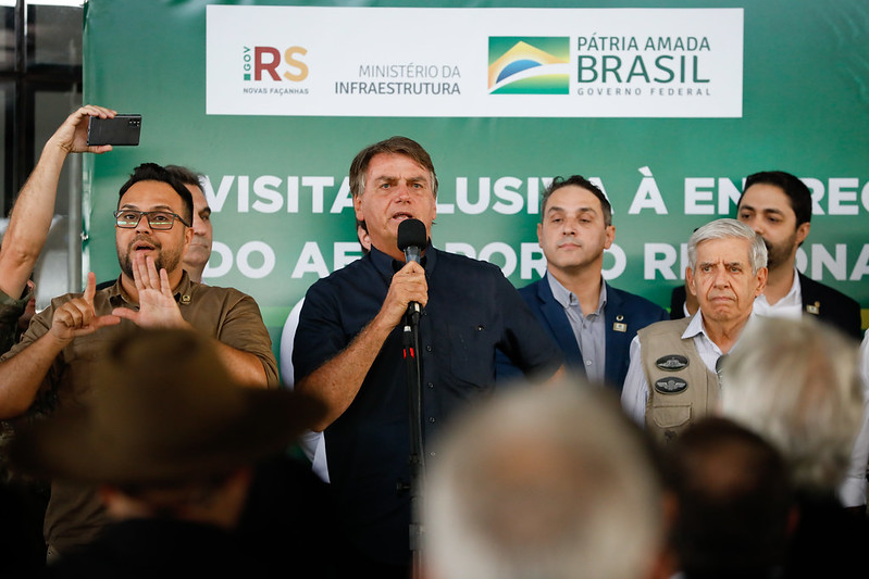 Bolsonaro inaugura ampliação de aeroporto no RS