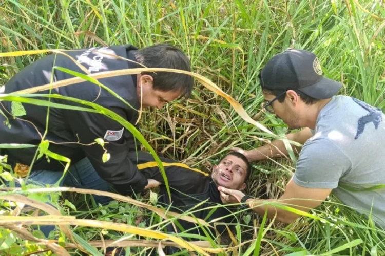 Policia prende suspeito de matar estudante da Unicamphttps://static.wixstatic.com/media/882dc5_4fd3b9cfd59d43aa86c197e7bbc1d149~mv2.png/v1/fit/w_750%2Ch_500%2Cal_c/file.png