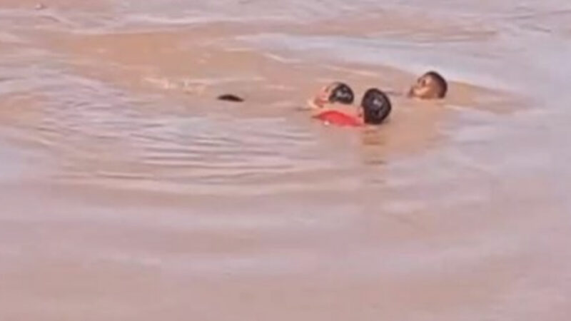 Bombeiros que salvaram mulher no rio Paraíba do Sul vão receber a Medalha Tiradentes