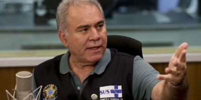 Governo anuncia fim da emergência pela Covid