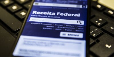 Receita paga hoje lote residual de restituição do IRPF