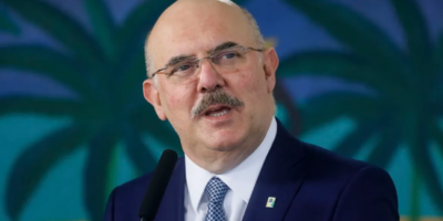 Arma de fogo de ex-ministro dispara no aeroporto