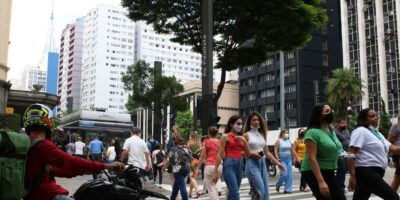 Fiocruz: provocada pela Ômicron, terceira onda está terminando