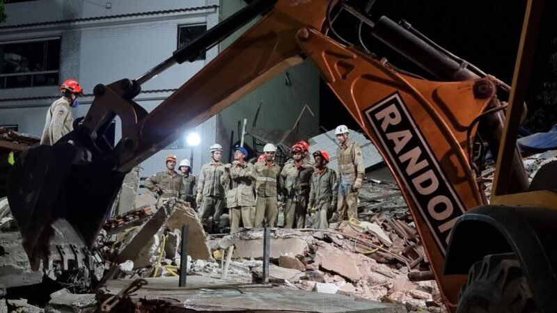 Prédio desaba e mata três pessoas em Vila Velha