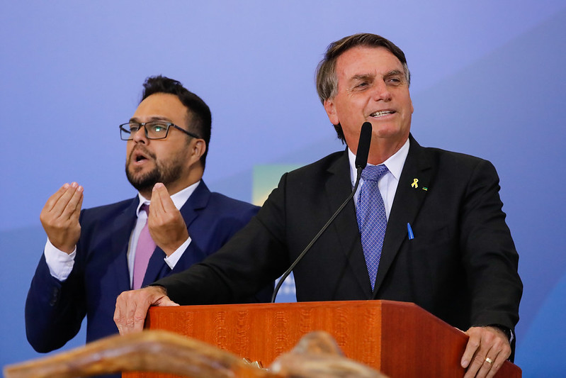 Governo vai instalar 12 mil pontos de internet em escolas públicas