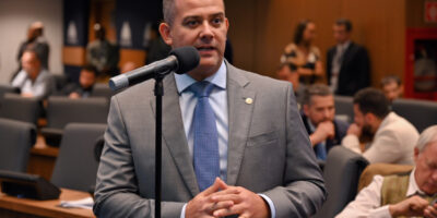 Alerj aprova uso de policiais armados na segurança das escolas