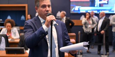 Dr. Serginho concede homenagem à mãe do deputado licenciado Anderson Moraes