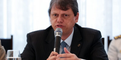 Tarcísio critica MST e defende que movimento seja ‘banido do Brasil’