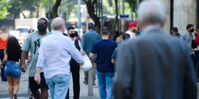RJ registra quase 6 mil novos casos de Covid em 24h