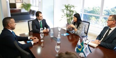 Deputada aciona TCE para investigar os R$ 7 mi gastos pela Pref. de Queimados na compra de tablets