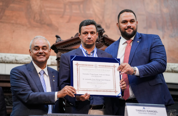 Léo Pelanca, prefeito de Italva, recebe homenagem na Alerj