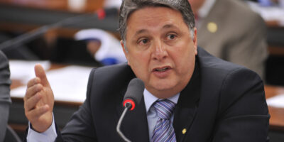 Garotinho comete crime ao atacar Bacellar com informação falsa