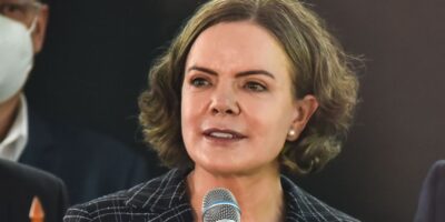 Campanha de Lula quer reunião com TSE, afirma Gleisi