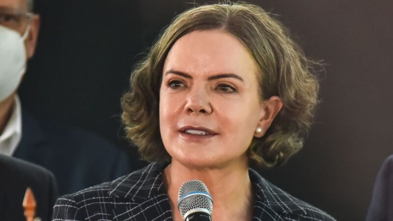 Campanha de Lula quer reunião com TSE, afirma Gleisi