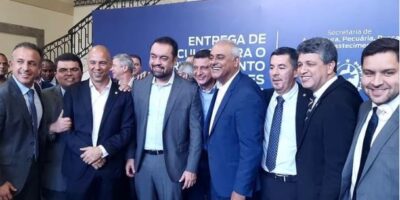 Deputado Jair Bittencourt celebra entrega de veículos para frota da agricultura fluminense