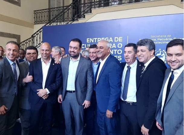 Deputado Jair Bittencourt celebra entrega de veículos para frota da agricultura fluminense