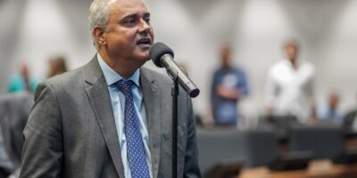 Jair Bittencourt concede Medalha Tiradentes ao Hospital São Vicente de Paulo