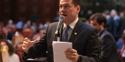 Anderson Alexandre pede asfaltamento na RJ-184