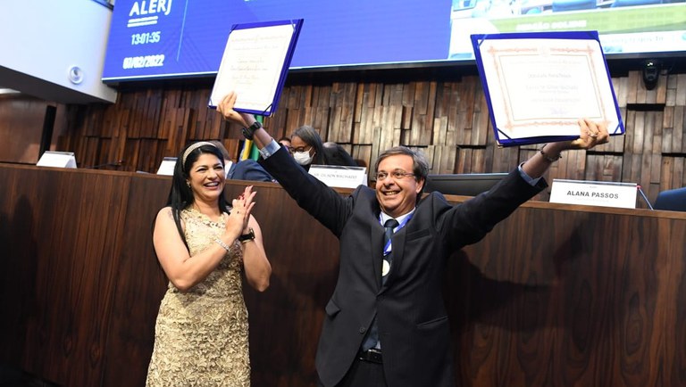 Ministro do Turismo recebe título de Cidadão do Estado do Rio de Janeiro e Medalha Tiradentes