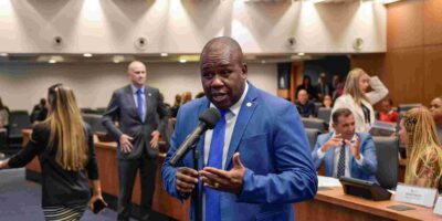 Nova Iguaçu terá cabines da PM funcionando 24 horas, comemora deputado Carlinhos BNH