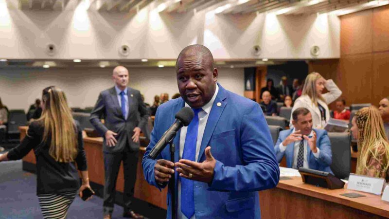 Nova Iguaçu terá cabines da PM funcionando 24 horas, comemora deputado Carlinhos BNH