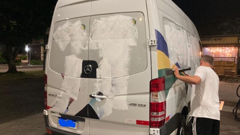 Deputado bolsonarista tem carro vandalizado por vizinho em condomínio na Barra