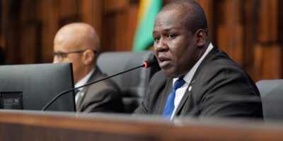 Alerj aprova proibição de garrafas de vidro nos arredores dos estádios