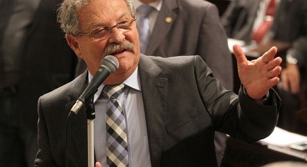 Pai do ex-vereador Jairinho, coronel Jairo assume vaga na Alerj