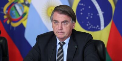 Bolsonaro discute acordo do TSE com WhatsApp