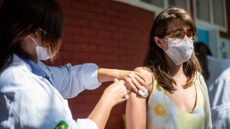 Covid-19: Prefeitura autoriza 4ª dose para todos com mais de 18 anos