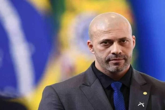 Moraes aplica multa a Silveira por não usar tornozeleira