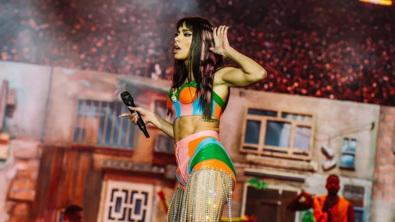 Anitta reitera voto em Lula, mas proíbe uso de sua imagem pelo PT