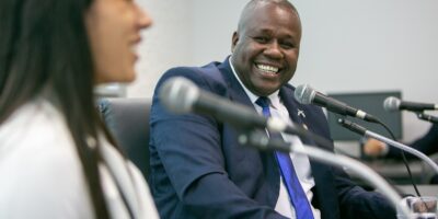 Linguagem de sinais poderá ser incluída nos atendimentos de assistência social no Rio de Janeiro