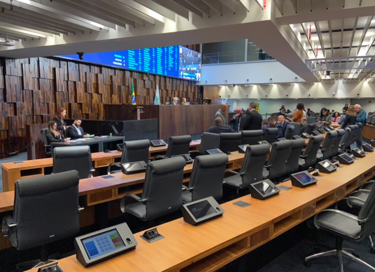 IPVA pode ser parcelado em 12 vezes, aprova Alerj