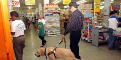Rio permite consumidor entrar em supermercado com cães e gatos