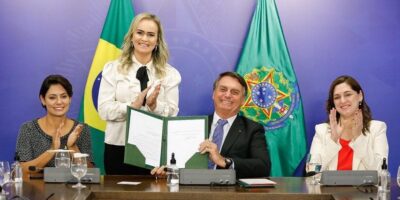 Presidente Jair Bolsonaro sanciona lei da luta contra a endometriose