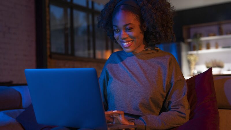 84% dos brasileiros têm acesso à internet, diz pesquisa