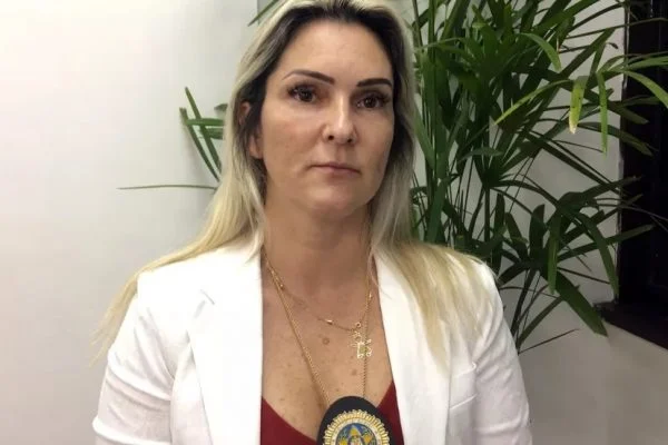 Delegada investigada pelo MPRJ recebeu medalha Tiradentes