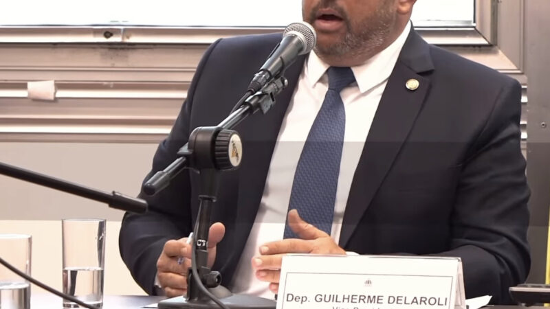 Deputado Guilherme Delaroli pede melhorias na saúde e dragagem de canal em Maricá