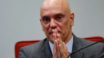 Influenciador acusado de ameaçar STF segue preso até nova decisão de Moraes