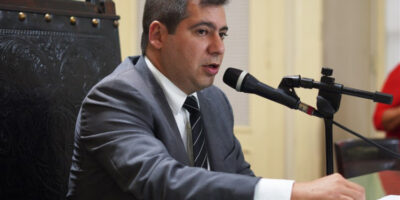 Nova iluminação na rodovia em Cabo Frio