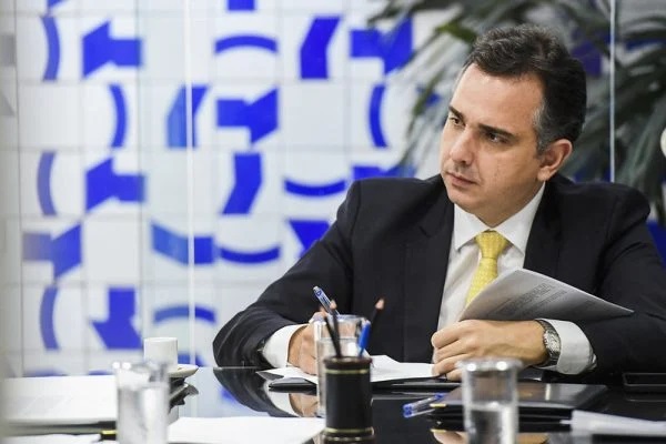 Pacheco convoca líderes para discutir solução sobre piso da enfermagem
