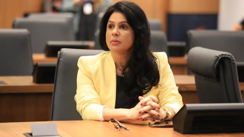 Deputada Rosane Felix critica livro da American Girl